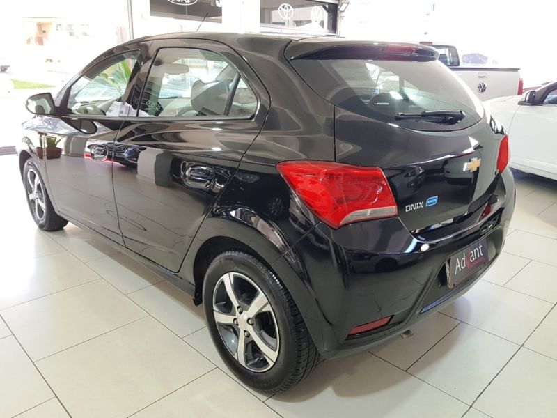 Chevrolet ONIX 1.4 MPFI LTZ 8V FLEX 4P AUTOMÁTICO 2018/2018 ADVANT AUTOMÓVEIS CAXIAS DO SUL / Carros no Vale