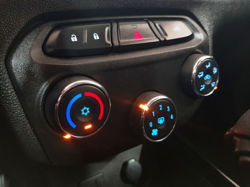 Chevrolet ONIX 1.4 MPFI LTZ 8V FLEX 4P AUTOMÁTICO 2018/2018 ADVANT AUTOMÓVEIS CAXIAS DO SUL / Carros no Vale