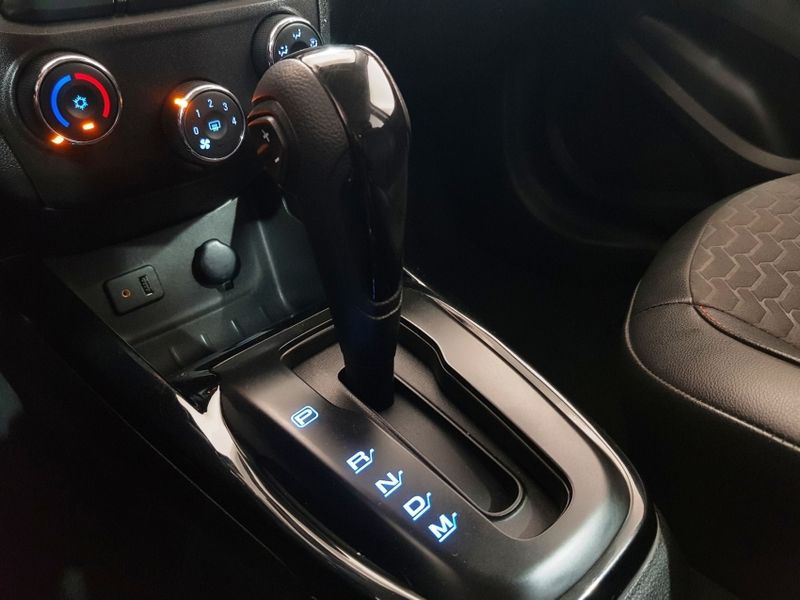 Chevrolet ONIX 1.4 MPFI LTZ 8V FLEX 4P AUTOMÁTICO 2018/2018 ADVANT AUTOMÓVEIS CAXIAS DO SUL / Carros no Vale