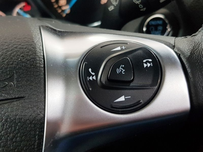 Ford FOCUS 2.0 TITANIUM PLUS SEDAN 16V FLEX 4P POWERSHIFT 2015/2015 ADVANT AUTOMÓVEIS CAXIAS DO SUL / Carros no Vale