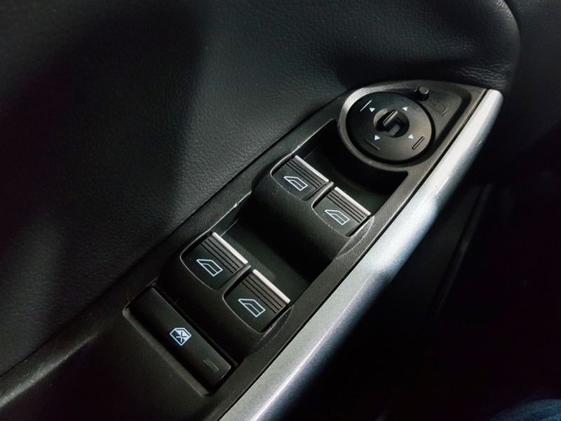 Ford FOCUS 2.0 TITANIUM PLUS SEDAN 16V FLEX 4P POWERSHIFT 2015/2015 ADVANT AUTOMÓVEIS CAXIAS DO SUL / Carros no Vale