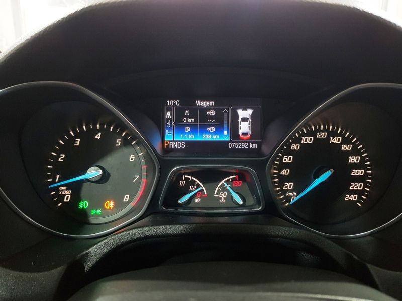 Ford FOCUS 2.0 TITANIUM PLUS SEDAN 16V FLEX 4P POWERSHIFT 2015/2015 ADVANT AUTOMÓVEIS CAXIAS DO SUL / Carros no Vale