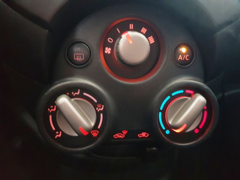 Nissan VERSA 1.6 16V FLEX SL 4P MANUAL 2013/2014 ADVANT AUTOMÓVEIS CAXIAS DO SUL / Carros no Vale