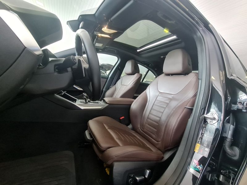 BMW 330e 2.0 16V TURBO HÍBRIDO M SPORT AUTOMÁTICO 2020/2021 CARRO DEZ NOVO HAMBURGO / Carros no Vale