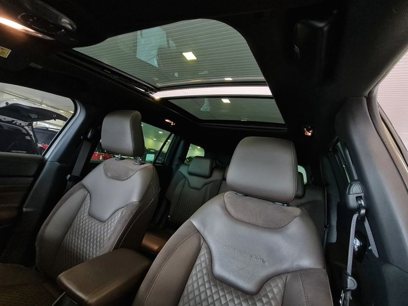 JEEP COMMANDER 2.0 TD380 TURBO DIESEL OVERLAND AT9 2022/2022 CARRO DEZ NOVO HAMBURGO / Carros no Vale