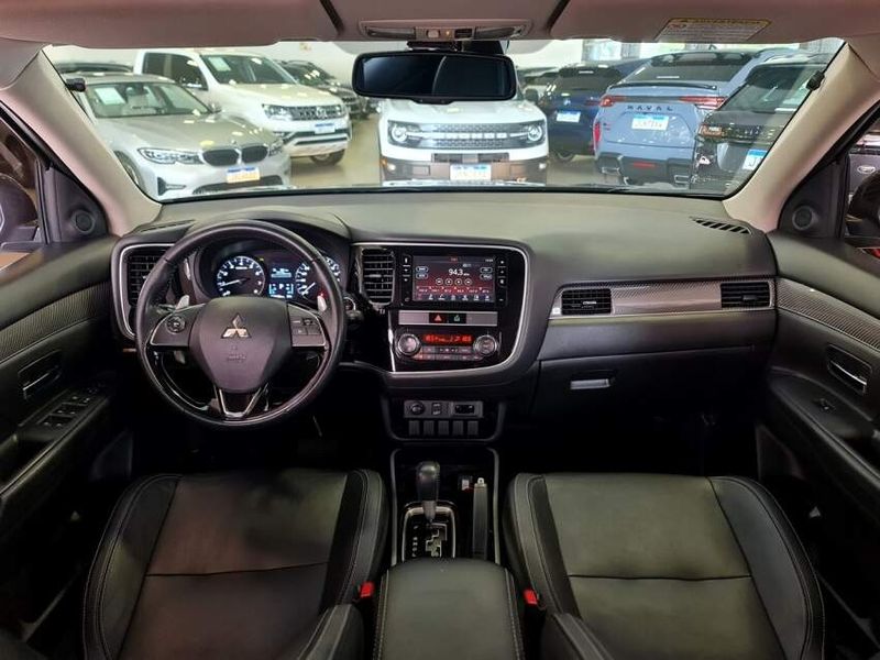 Mitsubishi OUTLANDER 2.0 MIVEC GASOLINA HPE AUTOMÁTICO 2019/2019 CARRO DEZ NOVO HAMBURGO / Carros no Vale