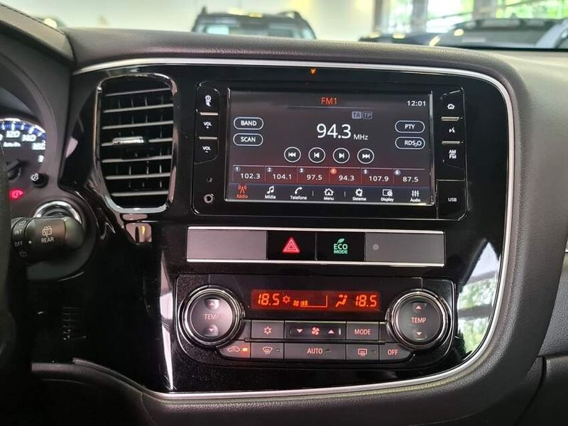 Mitsubishi OUTLANDER 2.0 MIVEC GASOLINA HPE AUTOMÁTICO 2019/2019 CARRO DEZ NOVO HAMBURGO / Carros no Vale