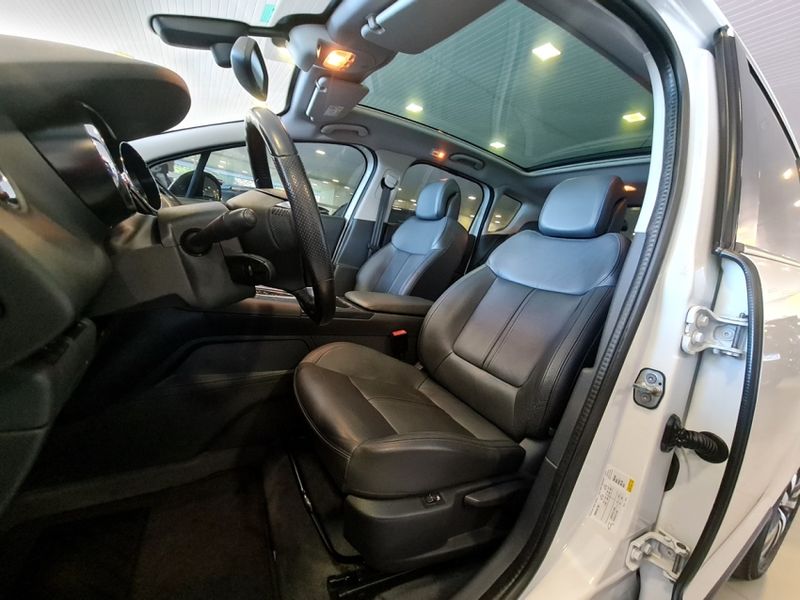 Peugeot 3008 1.6 GRIFFE THP 16V GASOLINA 4P AUTOMÁTICO 2015/2016 CARRO DEZ NOVO HAMBURGO / Carros no Vale