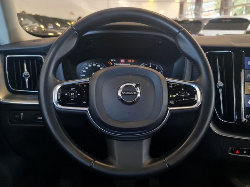 Volvo XC60 2.0 T5 GASOLINA MOMENTUM AWD GEARTRONIC 2018/2019 CARRO DEZ NOVO HAMBURGO / Carros no Vale