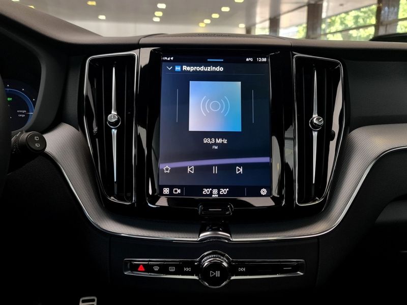 Volvo XC60 2.0 T8 RECHARGE R-DESIGN AWD GEARTRONIC 2022/2022 CARRO DEZ NOVO HAMBURGO / Carros no Vale