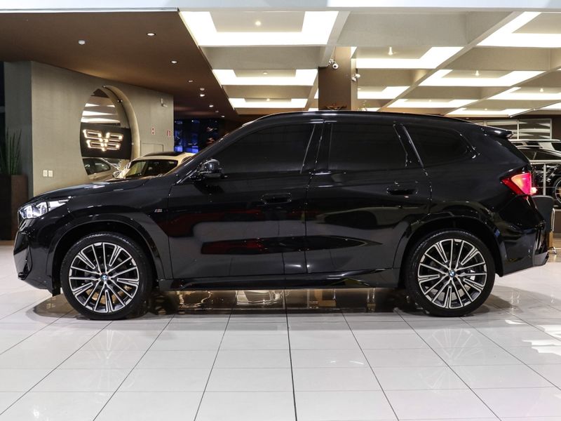 BMW X1 2.0 16V TURBO GASOLINA SDRIVE20I M SPORT STEPTRONIC 2024/2025 VIA BELLA VEÍCULOS ESPECIAIS CAXIAS DO SUL / Carros no Vale