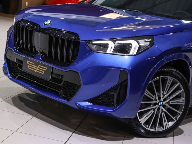 BMW X1 2.0 16V TURBO GASOLINA SDRIVE20I M SPORT STEPTRONIC 2024/2025 VIA BELLA VEÍCULOS ESPECIAIS CAXIAS DO SUL / Carros no Vale