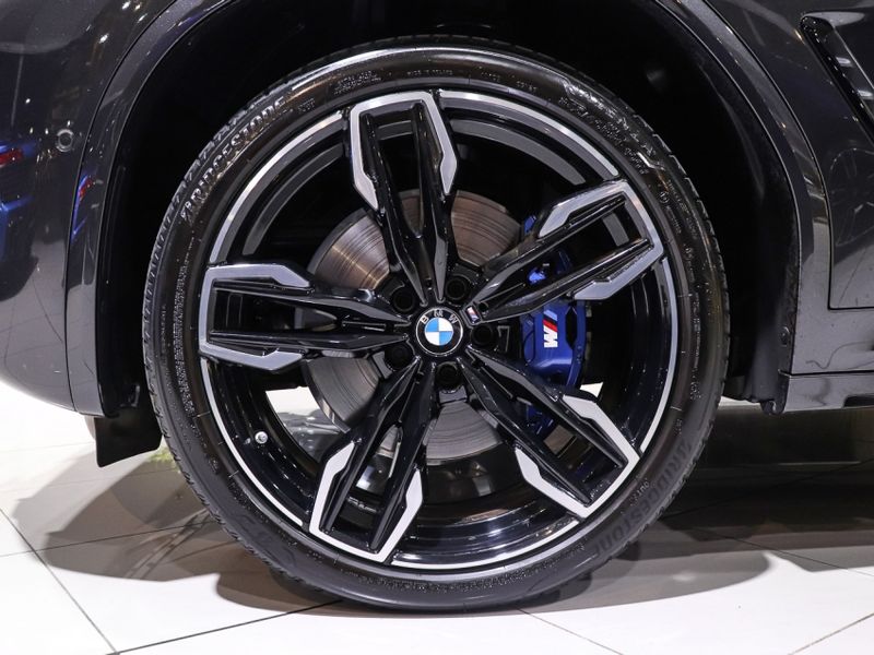 BMW X3 3.0 TWINPOWER GASOLINA M40I STEPTRONIC 2023/2024 VIA BELLA VEÍCULOS ESPECIAIS CAXIAS DO SUL / Carros no Vale