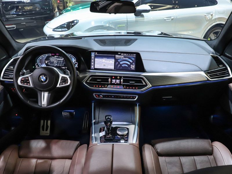BMW X5 3.0 I6 TURBO HÍBRIDO XDRIVE45E M SPORT AUTOMÁTICO 2020/2021 VIA BELLA VEÍCULOS ESPECIAIS CAXIAS DO SUL / Carros no Vale