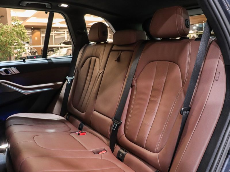 BMW X5 3.0 I6 TURBO HÍBRIDO XDRIVE45E M SPORT AUTOMÁTICO 2020/2021 VIA BELLA VEÍCULOS ESPECIAIS CAXIAS DO SUL / Carros no Vale