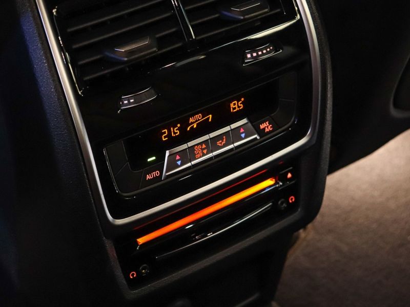 BMW X5 3.0 I6 TURBO HÍBRIDO XDRIVE45E M SPORT AUTOMÁTICO 2020/2021 VIA BELLA VEÍCULOS ESPECIAIS CAXIAS DO SUL / Carros no Vale