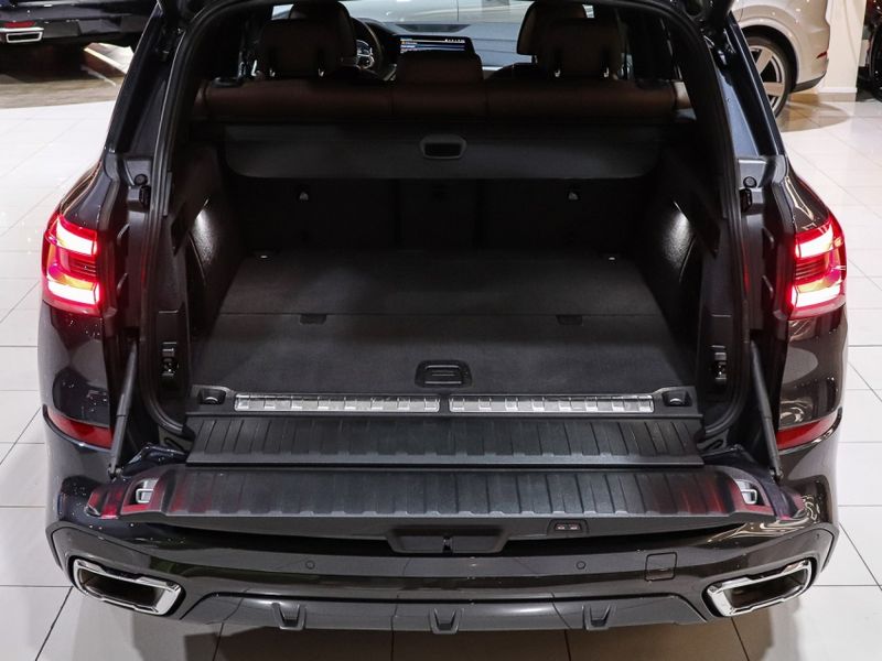 BMW X5 3.0 I6 TURBO HÍBRIDO XDRIVE45E M SPORT AUTOMÁTICO 2020/2021 VIA BELLA VEÍCULOS ESPECIAIS CAXIAS DO SUL / Carros no Vale