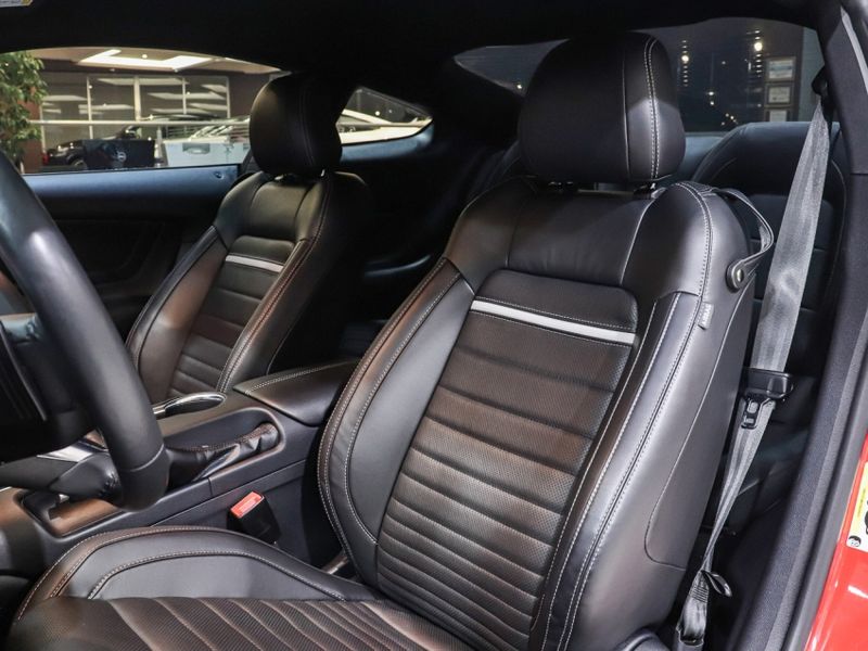Ford MUSTANG 5.0 V8 TI-VCT GASOLINA MACH 1 SELECTSHIFT 2021/2021 VIA BELLA VEÍCULOS ESPECIAIS CAXIAS DO SUL / Carros no Vale