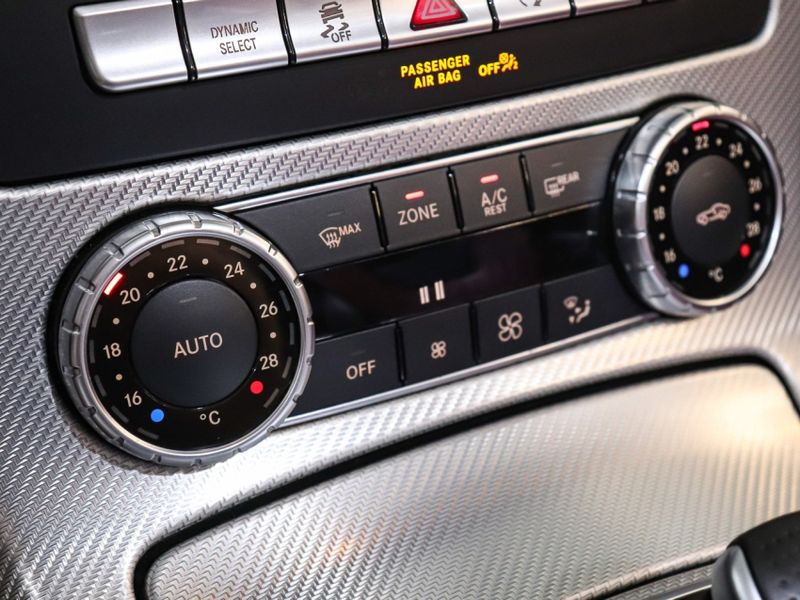 Mercedes-Benz SLC 300 2.0 CGI GASOLINA 9G-TRONIC 2016/2017 VIA BELLA VEÍCULOS ESPECIAIS CAXIAS DO SUL / Carros no Vale