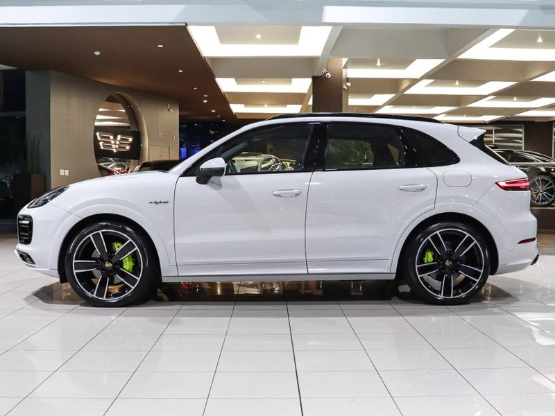 Porsche CAYENNE 3.0 V6 E-HYBRID PLATINUM EDITION AWD TIPTRONIC S 2022/2023 VIA BELLA VEÍCULOS ESPECIAIS CAXIAS DO SUL / Carros no Vale