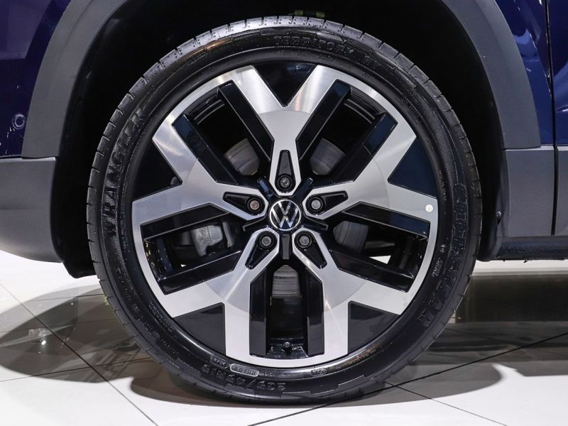 Volkswagen TAOS 1.4 250 TSI TOTAL FLEX HIGHLINE AUTOMÁTICO 2024/2024 VIA BELLA VEÍCULOS ESPECIAIS CAXIAS DO SUL / Carros no Vale