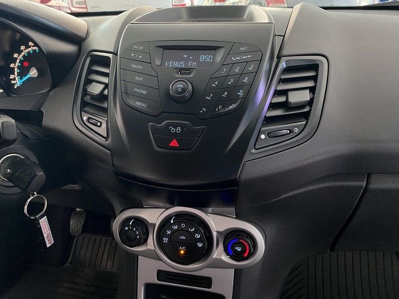 Ford FIESTA HATCH SE 1.6 2017 SÓ MOTOS E AUTOMÓVEIS SANTA CRUZ DO SUL / Carros no Vale