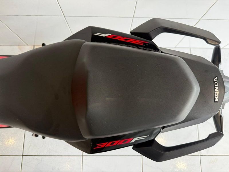 Honda Motos CB 300F TWISTER ABS 2023 SÓ MOTOS E AUTOMÓVEIS SANTA CRUZ DO SUL / Carros no Vale