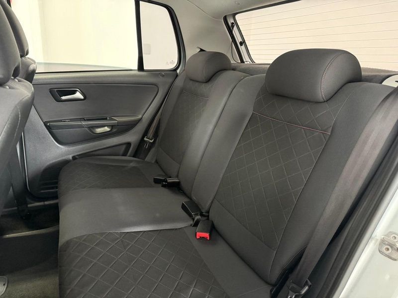 VOLKSWAGEN FOX GII HIGHLINE 1.6 2014 SÓ MOTOS E AUTOMÓVEIS SANTA CRUZ DO SUL / Carros no Vale