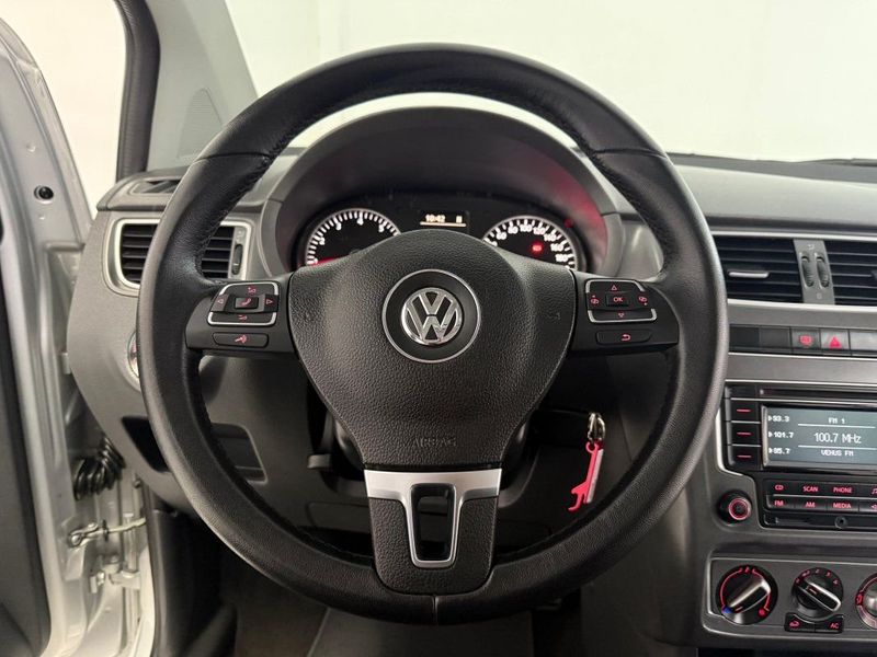 VOLKSWAGEN FOX GII HIGHLINE 1.6 2014 SÓ MOTOS E AUTOMÓVEIS SANTA CRUZ DO SUL / Carros no Vale