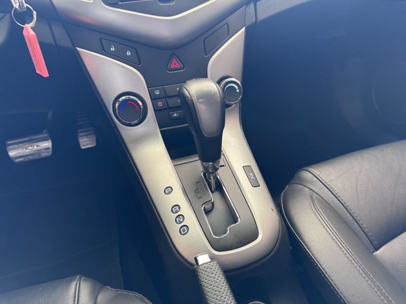 Chevrolet Cruze Lt 1.8 Ecotec 16v 2014/2014 COVEL VEICULOS ENCANTADO / Carros no Vale