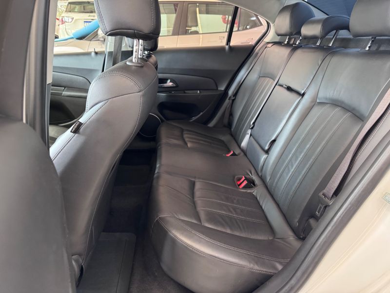Chevrolet Cruze Lt 1.8 Ecotec 16v 2014/2014 COVEL VEICULOS ENCANTADO / Carros no Vale