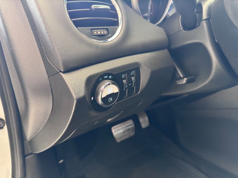 Chevrolet Cruze Lt 1.8 Ecotec 16v 2014/2014 COVEL VEICULOS ENCANTADO / Carros no Vale