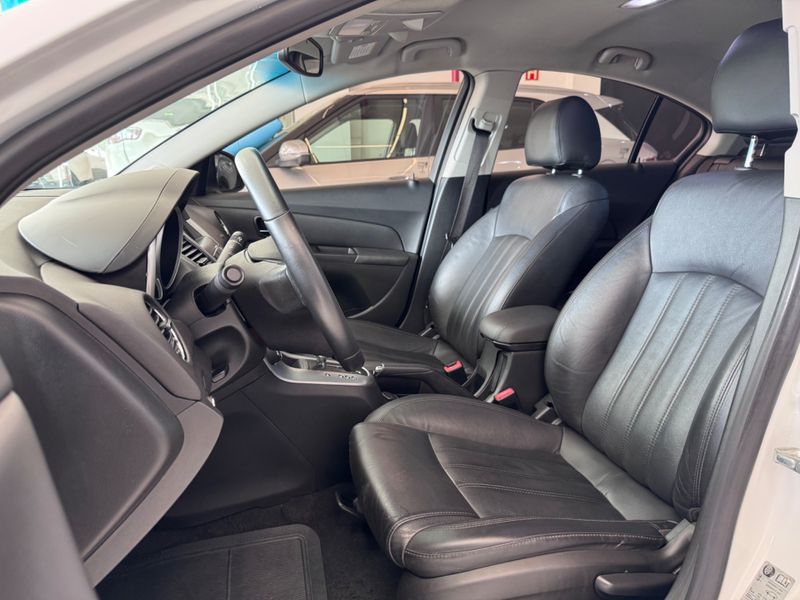 Chevrolet Cruze Lt 1.8 Ecotec 16v 2014/2014 COVEL VEICULOS ENCANTADO / Carros no Vale