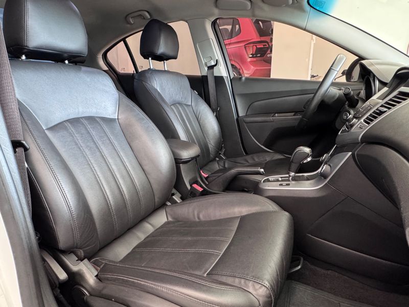 Chevrolet Cruze Lt 1.8 Ecotec 16v 2014/2014 COVEL VEICULOS ENCANTADO / Carros no Vale