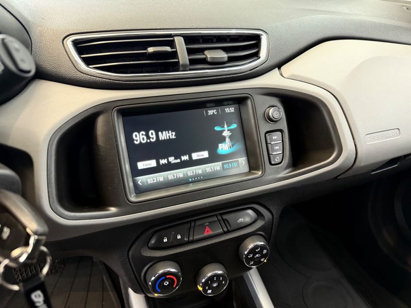 Chevrolet Onix 1.4 Mpfi Lt 8v 2018/2019 COVEL VEICULOS ENCANTADO / Carros no Vale