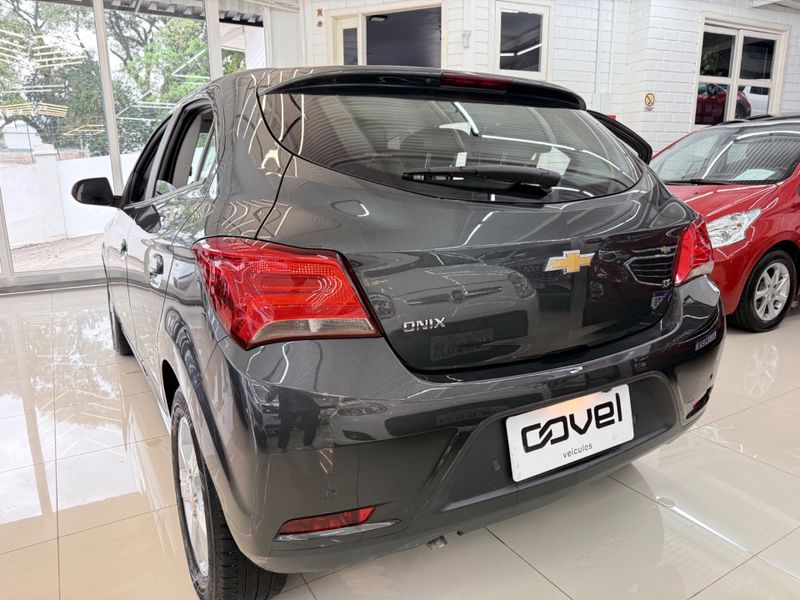 Chevrolet Onix 1.4 Mpfi Lt 8v 2018/2019 COVEL VEICULOS ENCANTADO / Carros no Vale