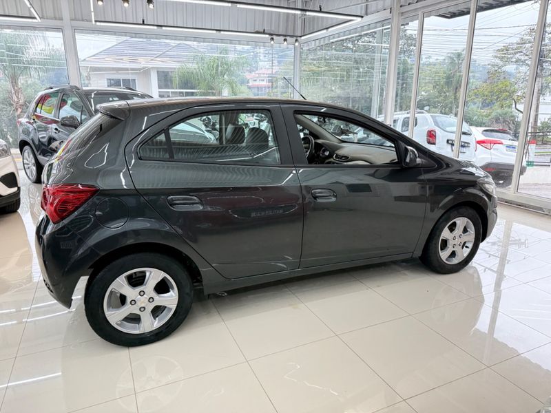 Chevrolet Onix 1.4 Mpfi Lt 8v 2018/2019 COVEL VEICULOS ENCANTADO / Carros no Vale