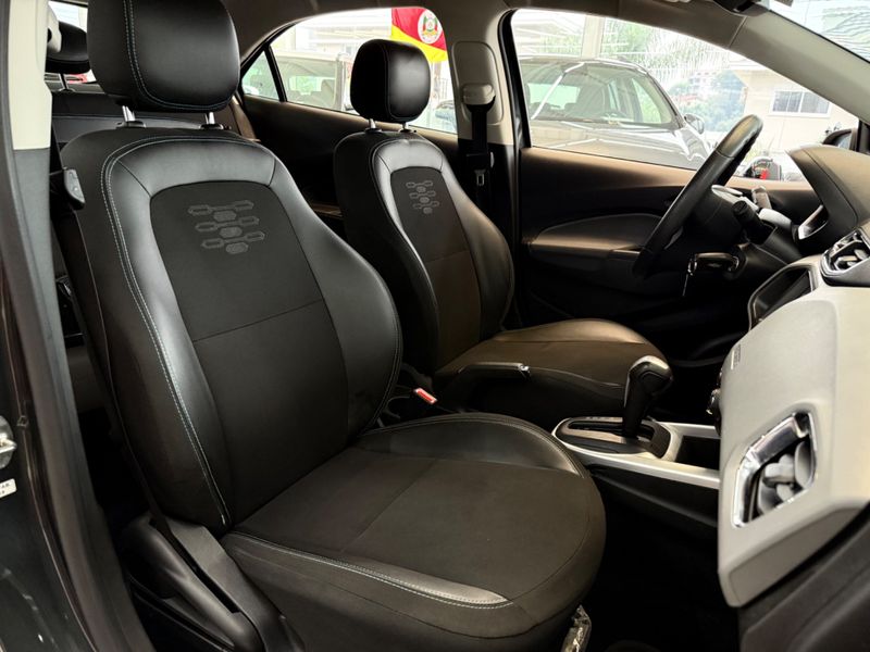 Chevrolet Onix 1.4 Mpfi Lt 8v 2018/2019 COVEL VEICULOS ENCANTADO / Carros no Vale
