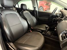 Chevrolet Onix Hatch Ltz 1.4 8v Flexpower Mec 2018/2018 COVEL VEICULOS ENCANTADO / Carros no Vale