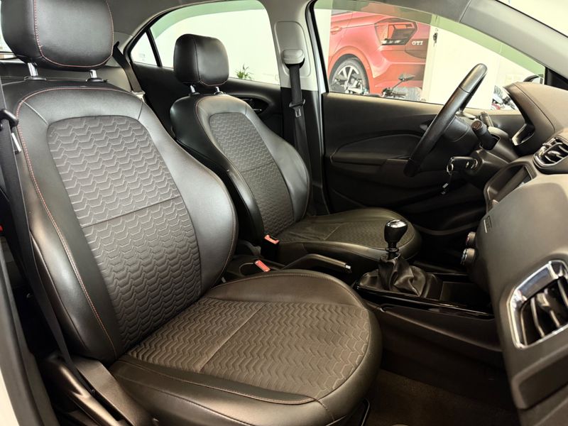 Chevrolet Onix Hatch Ltz 1.4 8v Flexpower Mec 2018/2018 COVEL VEICULOS ENCANTADO / Carros no Vale