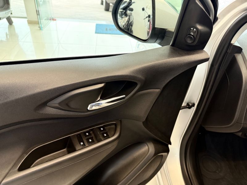 Chevrolet Onix Hatch Ltz 1.4 8v Flexpower Mec 2018/2018 COVEL VEICULOS ENCANTADO / Carros no Vale