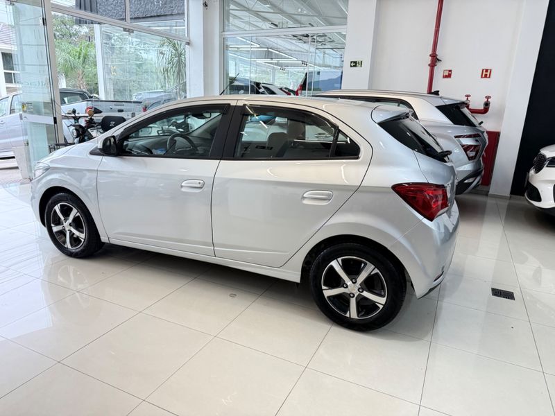Chevrolet Onix Hatch Ltz 1.4 8v Flexpower Mec 2018/2018 COVEL VEICULOS ENCANTADO / Carros no Vale