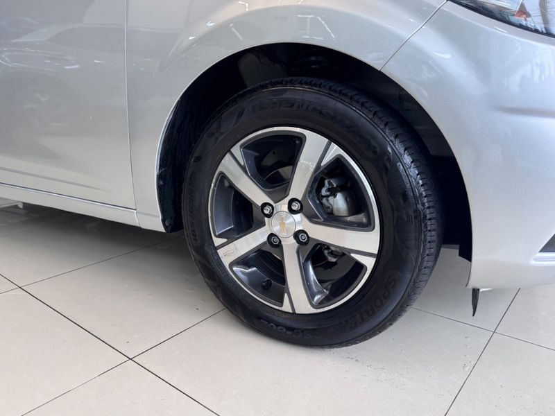 Chevrolet Onix Hatch Ltz 1.4 8v Flexpower Mec 2018/2018 COVEL VEICULOS ENCANTADO / Carros no Vale