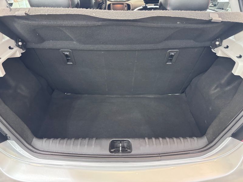 Chevrolet Onix Hatch Ltz 1.4 8v Flexpower Mec 2018/2018 COVEL VEICULOS ENCANTADO / Carros no Vale