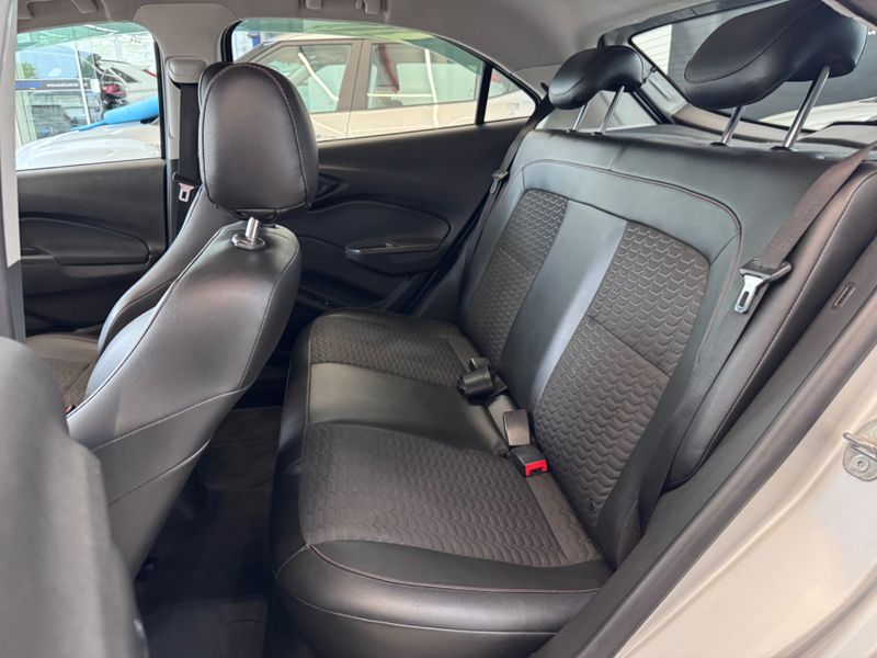 Chevrolet Onix Hatch Ltz 1.4 8v Flexpower Mec 2018/2018 COVEL VEICULOS ENCANTADO / Carros no Vale