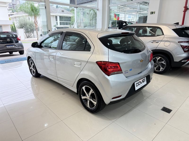 Chevrolet Onix Hatch Ltz 1.4 8v Flexpower Mec 2018/2018 COVEL VEICULOS ENCANTADO / Carros no Vale