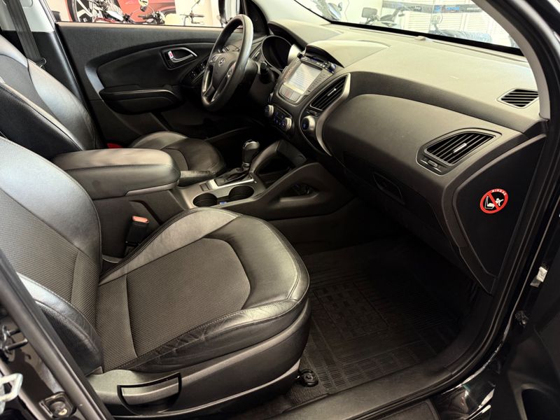Hyundai Ix35 2.0 Launching Edition 16v 2015/2016 COVEL VEICULOS ENCANTADO / Carros no Vale