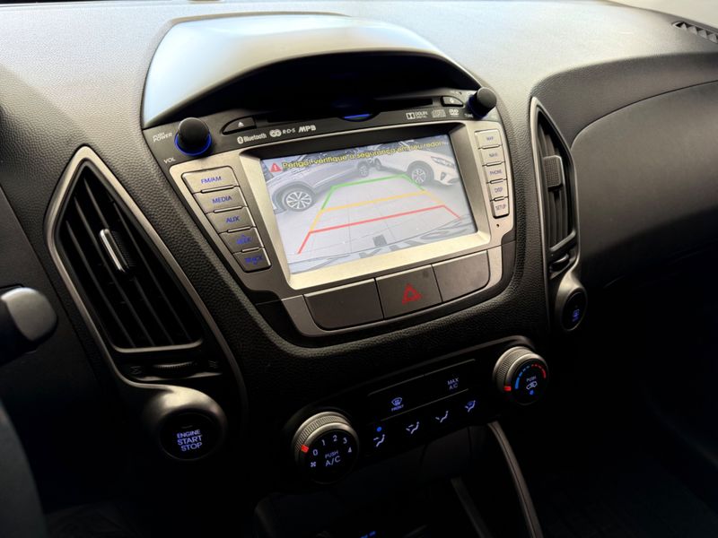Hyundai Ix35 2.0 Launching Edition 16v 2015/2016 COVEL VEICULOS ENCANTADO / Carros no Vale