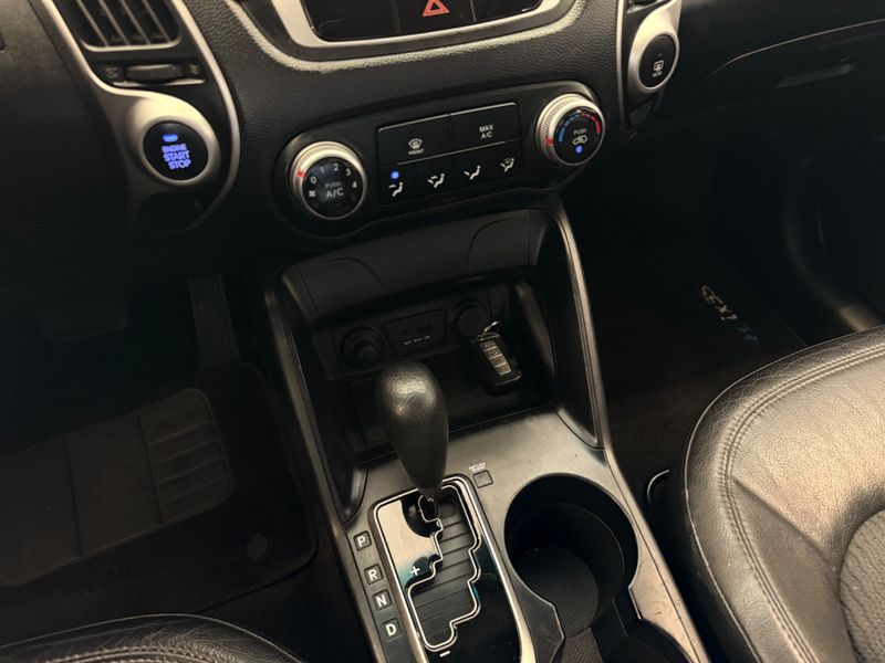 Hyundai Ix35 2.0 Mpfi Gls Gas 2013/2014 COVEL VEICULOS ENCANTADO / Carros no Vale