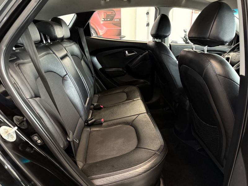 Hyundai Ix35 2.0 Mpfi Gls Gas 2013/2014 COVEL VEICULOS ENCANTADO / Carros no Vale